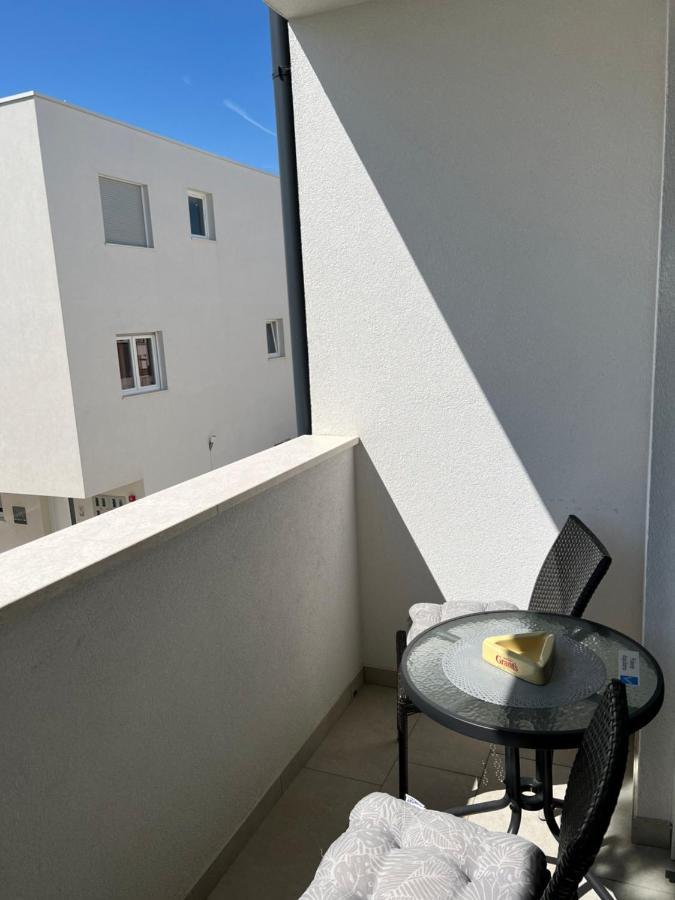Apartment Sunrise With Private Parking Пула Экстерьер фото